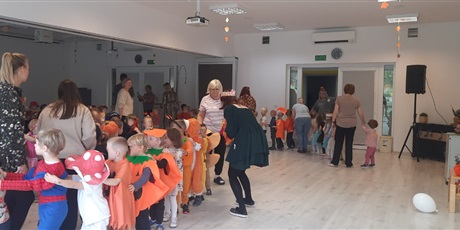 Powiększ grafikę: bal-jesienny-655278.jpg