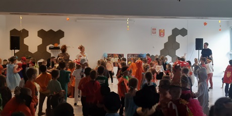 Powiększ grafikę: bal-jesienny-655279.jpg