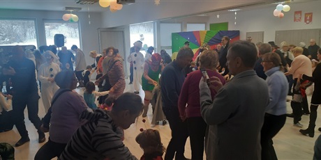 Powiększ grafikę: bal-karnawalowy-z-babcia-i-dziadkiem-672652.jpg