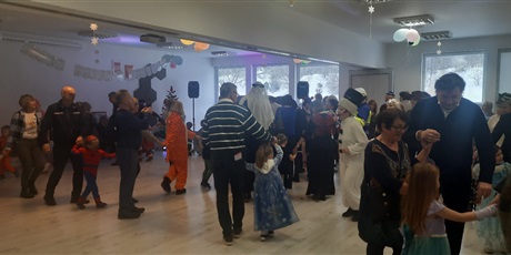 Powiększ grafikę: bal-karnawalowy-z-babcia-i-dziadkiem-672653.jpg