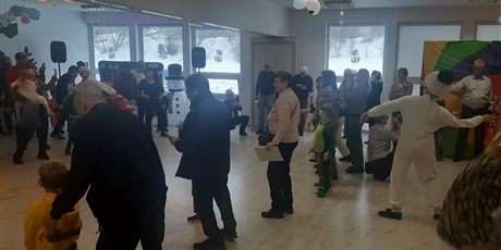 Powiększ grafikę: bal-karnawalowy-z-babcia-i-dziadkiem-672655.jpg