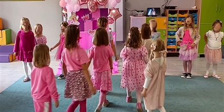 Powiększ grafikę: dzien-dziewczynek-655284.jpg