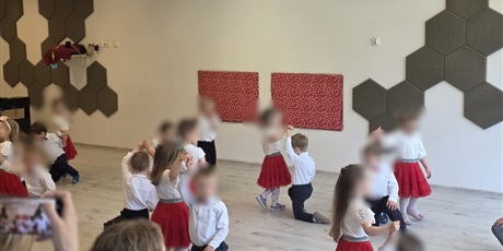 Powiększ grafikę: dzien-mamy-i-taty-w-naszym-przedszkolu-700883.jpg