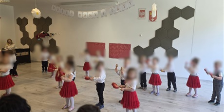 Powiększ grafikę: dzien-mamy-i-taty-w-naszym-przedszkolu-700885.jpg