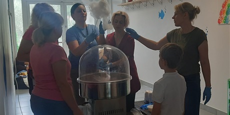 Powiększ grafikę: dzien-przedszkolaka-autochodzik-655271.jpg