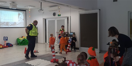 Powiększ grafikę: dzien-przedszkolaka-autochodzik-655273.jpg