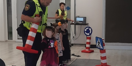 Powiększ grafikę: dzien-przedszkolaka-autochodzik-655274.jpg