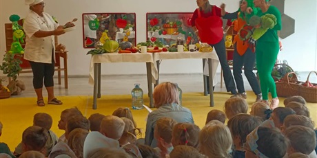 Powiększ grafikę: dzien-przedszkolaka-nauczyciele-dzieciom-715629.jpg