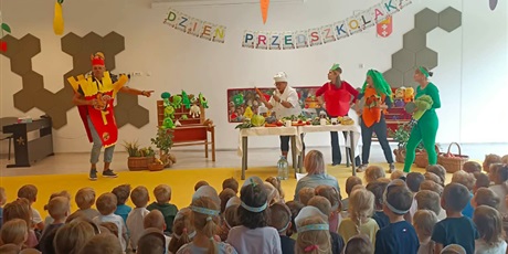 Powiększ grafikę: dzien-przedszkolaka-nauczyciele-dzieciom-715630.jpg