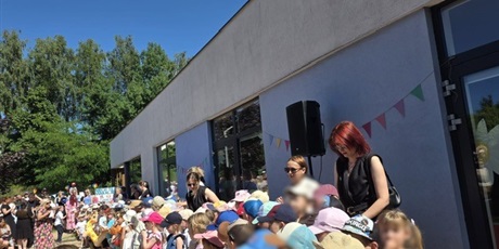 Powiększ grafikę: festyn-przedszkolny-z-okazji-dnia-dziecka-708064.jpg