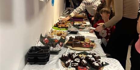 Powiększ grafikę: kiermasz-swiateczny-668798.jpg