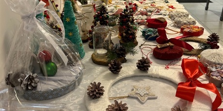 Powiększ grafikę: kiermasz-swiateczny-668799.jpg