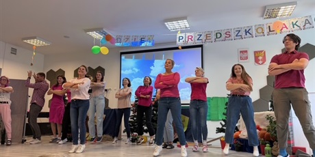 Powiększ grafikę: nauczyciele-dzieciom-trzy-swinki-639865.jpg
