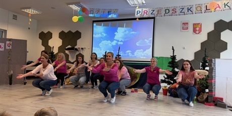 Powiększ grafikę: nauczyciele-dzieciom-trzy-swinki-639868.jpg
