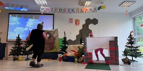 Powiększ grafikę: nauczyciele-dzieciom-trzy-swinki-639869.jpg