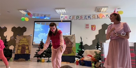 Powiększ grafikę: nauczyciele-dzieciom-trzy-swinki-639870.jpg