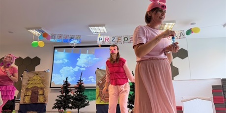 Powiększ grafikę: nauczyciele-dzieciom-trzy-swinki-639871.jpg