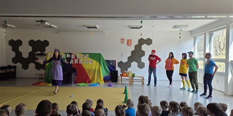 Przedstawienie Rodzice Dzieciom „Królestwo Kolorów”