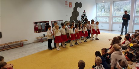Powiększ grafikę: przedszkolny-koncert-koled-17-12-2025-667074.jpg