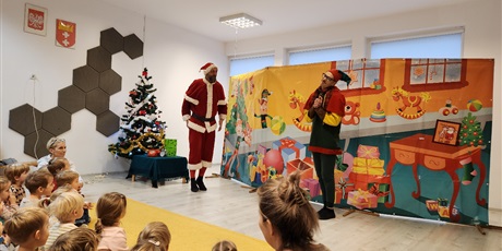 Powiększ grafikę: teatr-pomaranczowy-cylinder-668790.jpg