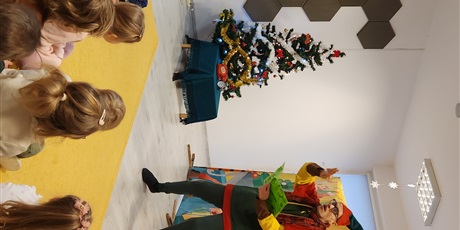 Powiększ grafikę: teatr-pomaranczowy-cylinder-668792.jpg