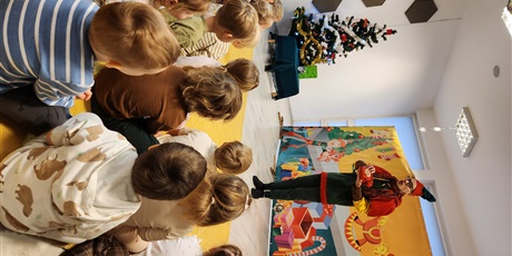 Powiększ grafikę: teatr-pomaranczowy-cylinder-668794.jpg