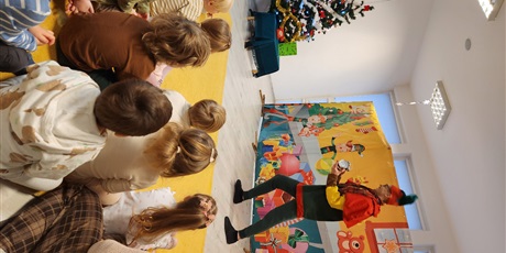 Powiększ grafikę: teatr-pomaranczowy-cylinder-668795.jpg