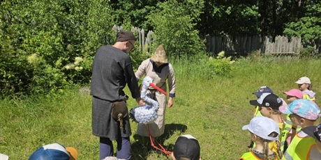 Powiększ grafikę: wycieczka-do-zagrody-edukacyjnej-w-slawutowie-708034.jpg
